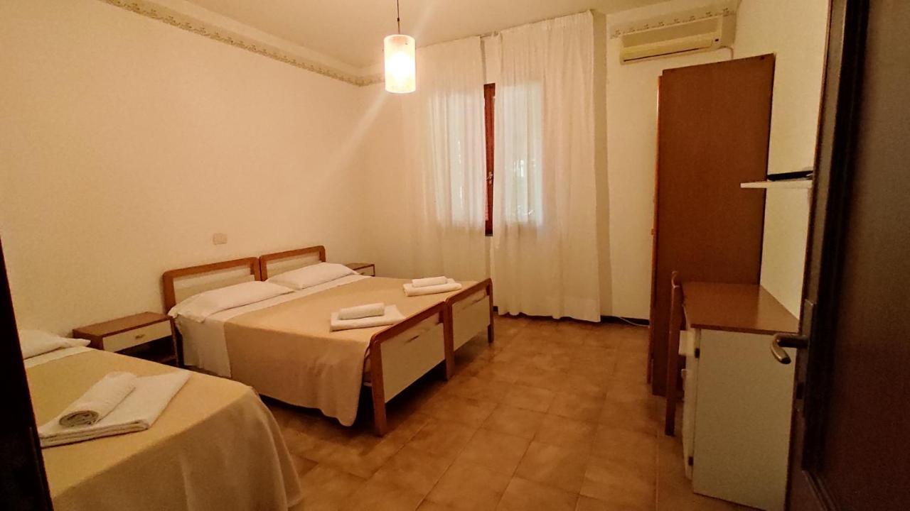 Hotel De Amicis Riccione Exterior photo