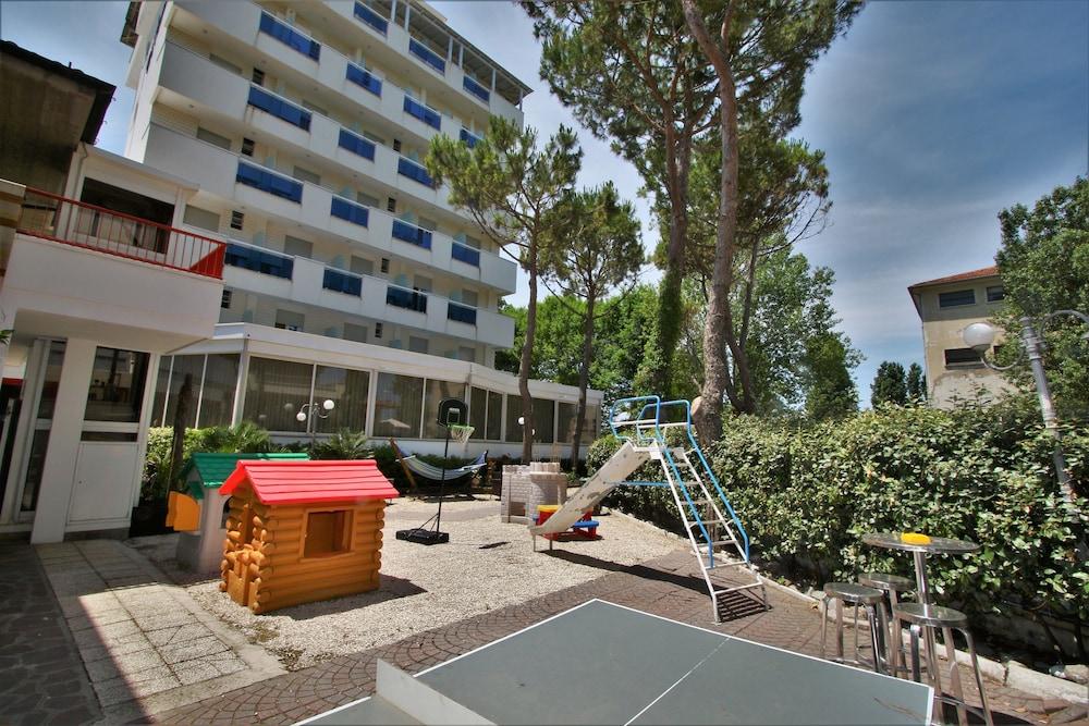Hotel De Amicis Riccione Exterior photo