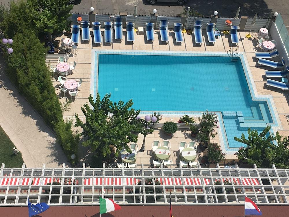 Hotel De Amicis Riccione Exterior photo