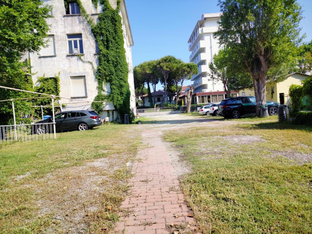 Hotel De Amicis Riccione Exterior photo
