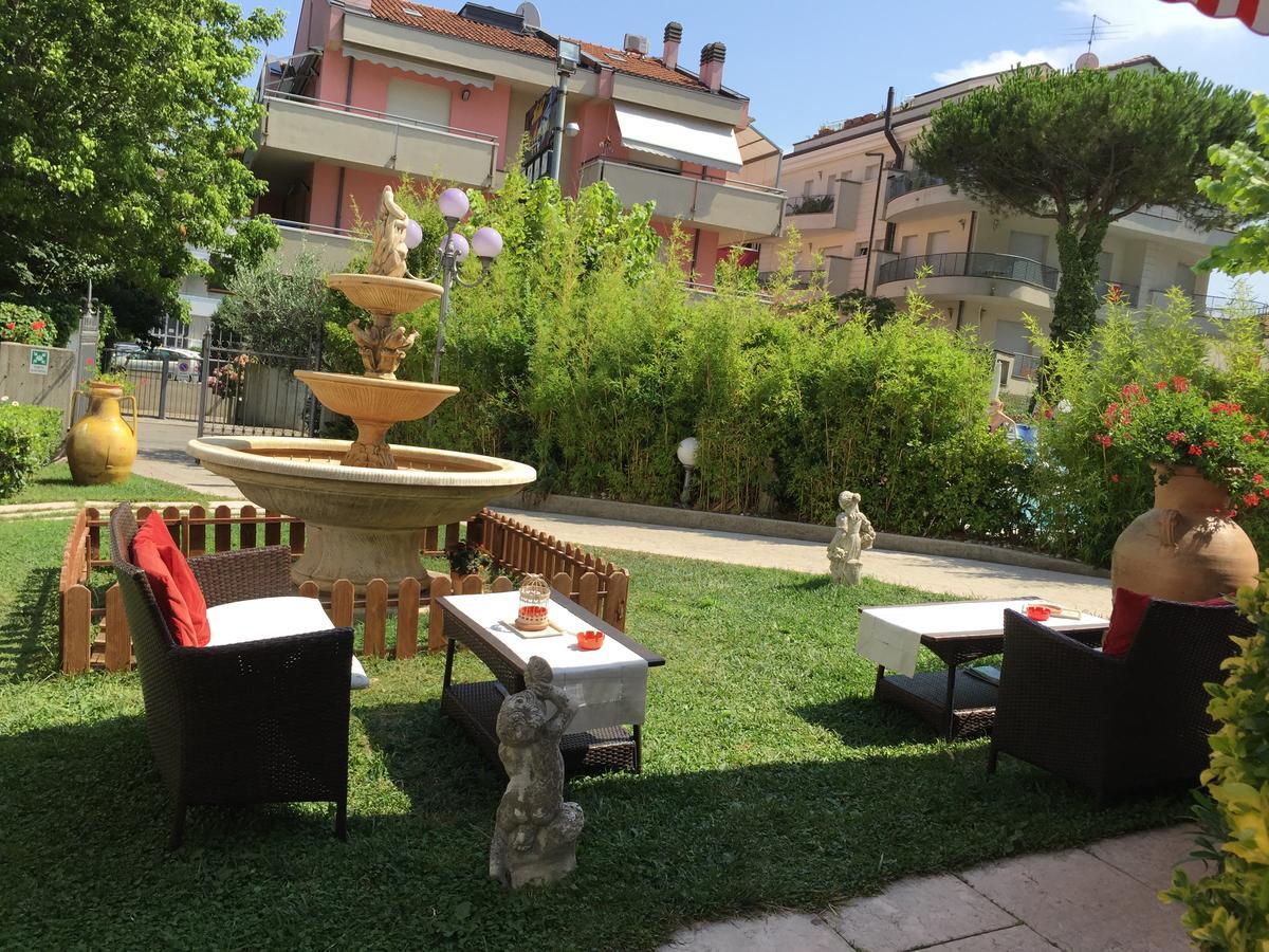 Hotel De Amicis Riccione Exterior photo