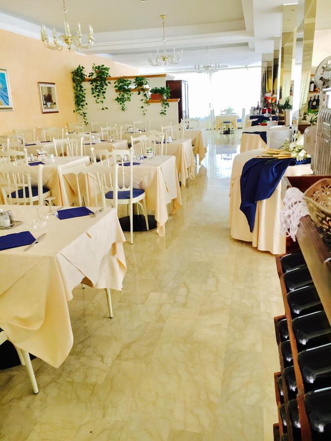 Hotel De Amicis Riccione Exterior photo