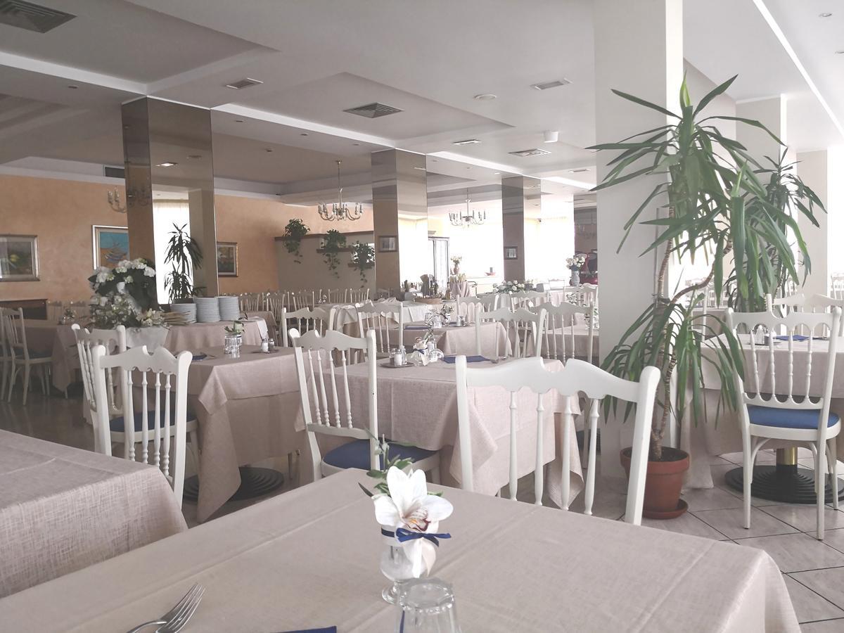 Hotel De Amicis Riccione Exterior photo