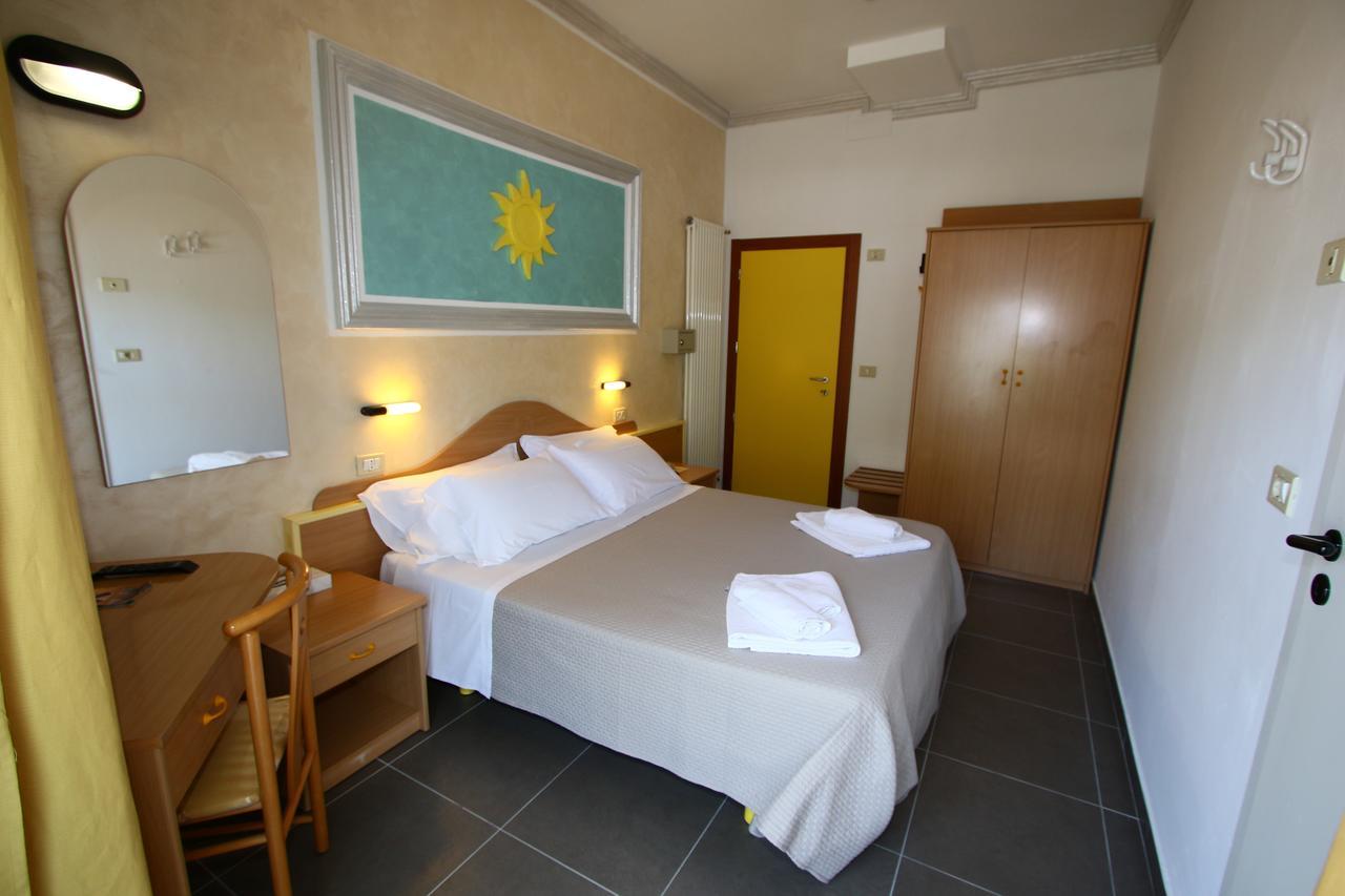 Hotel De Amicis Riccione Exterior photo