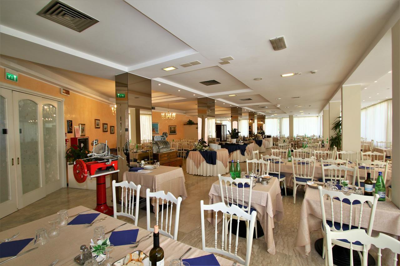 Hotel De Amicis Riccione Exterior photo