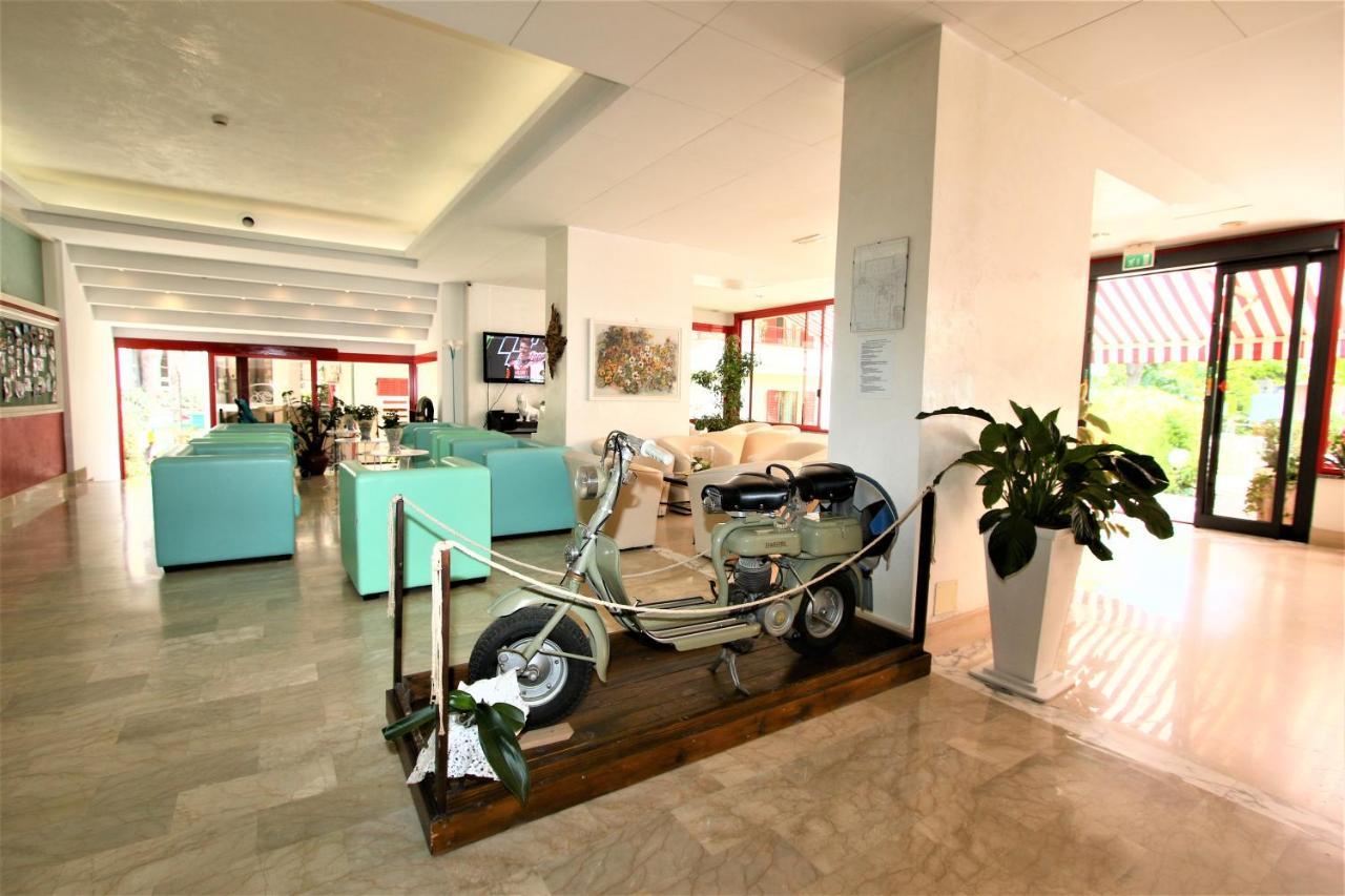 Hotel De Amicis Riccione Exterior photo